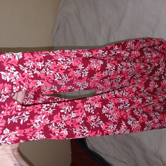 Express Red and White Floral Top - Picture 7 of 16